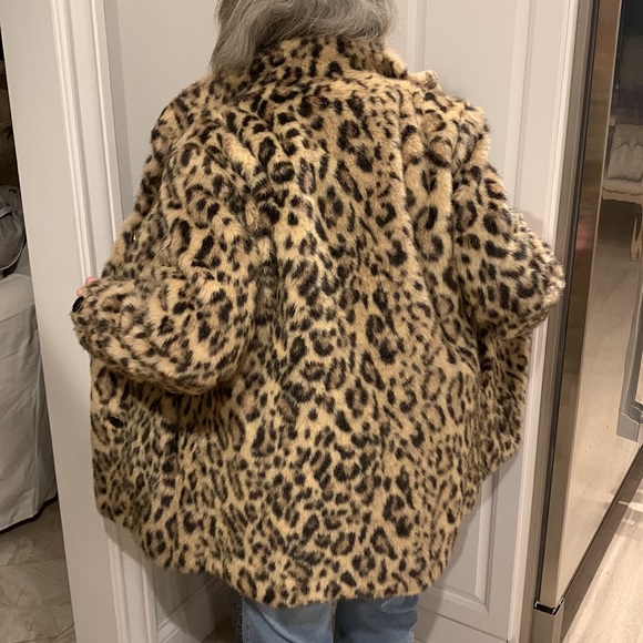 Faux Fur Leopard 🐆 Animal Print Mid-Length Vintage Coat Mob Wife Cool Buttons ✧ - Picture 6 of 15